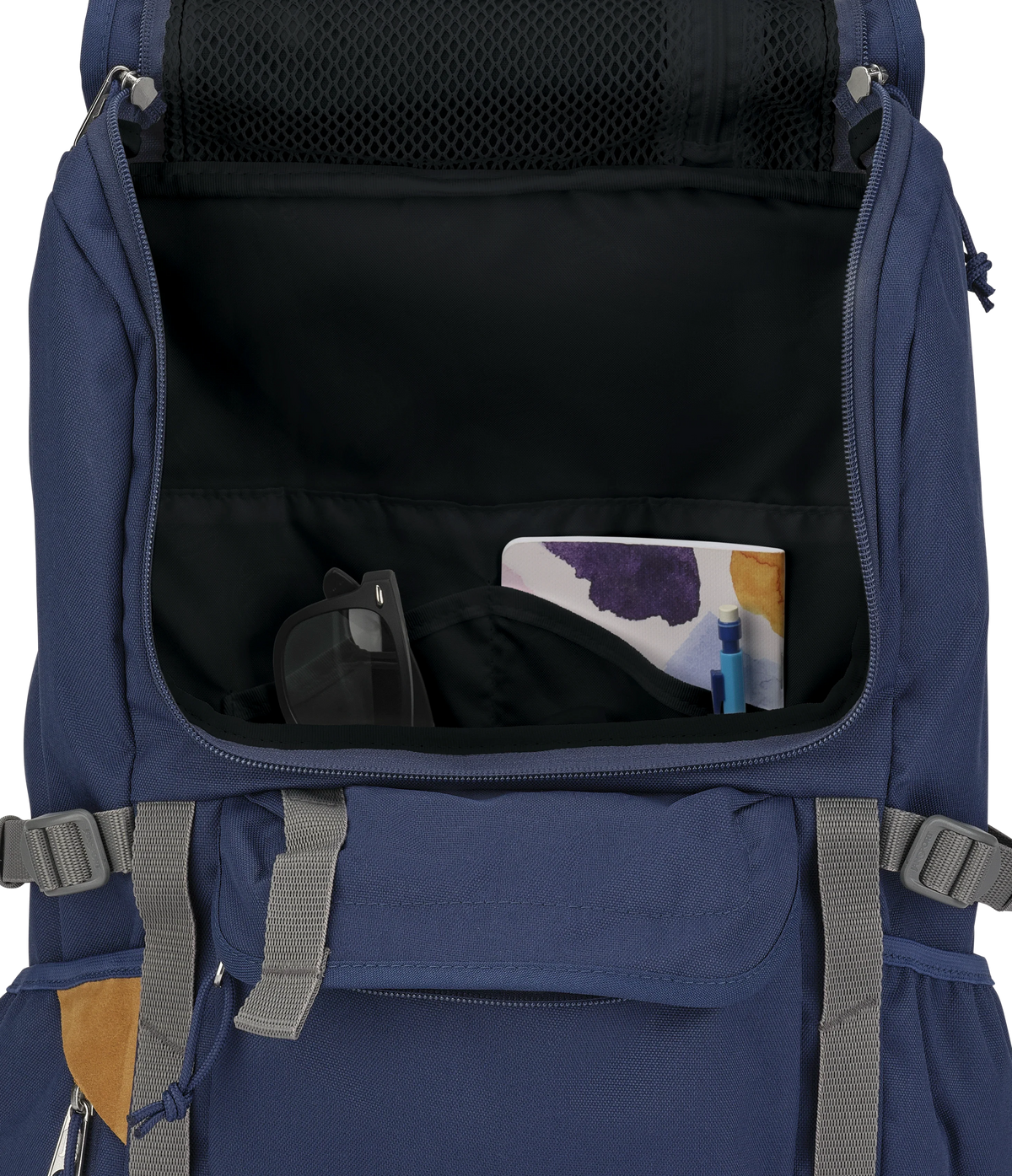 hatchet-backpack-q2 JS0A47J4003-DET3.webp