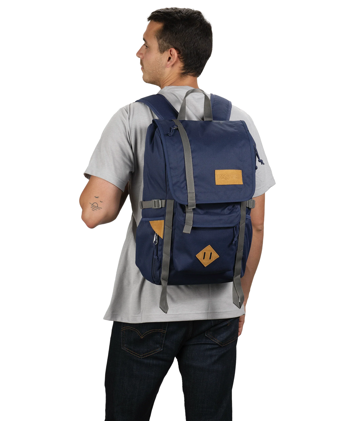 hatchet-backpack-q2 JS0A47J4003-MODEL.webp