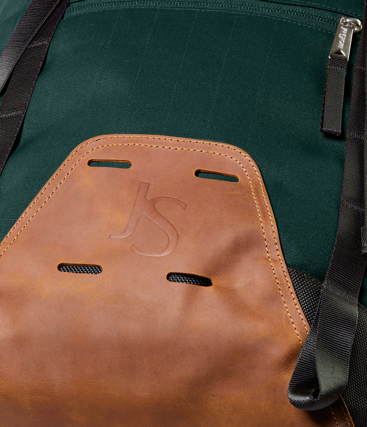 cruiser-rucksack-q2 JS0A86EP7F7-DET4.png